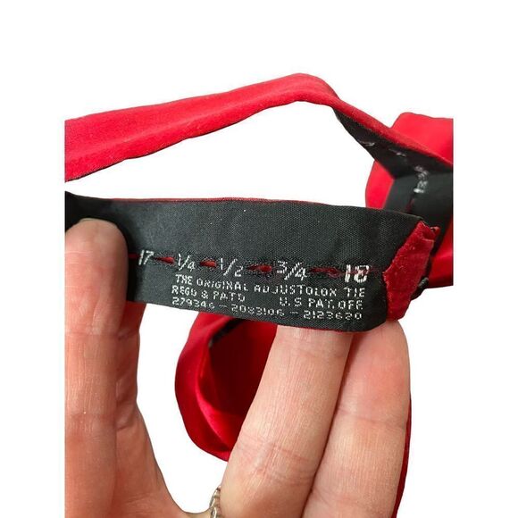 Shiny red Cummerbund and matching bow tie both adjustable - Picture 6 of 7